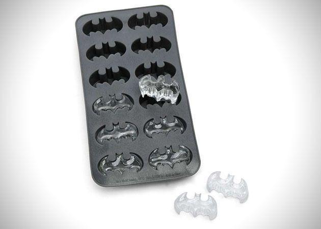 รูปภาพ:http://cdn.hiconsumption.com/wp-content/uploads/2013/07/Batman-Superhero-Ice-Cube-Tray.jpg