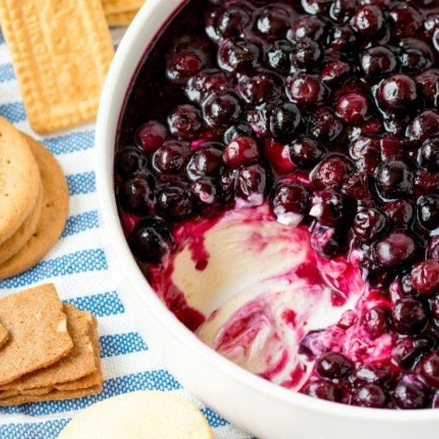 ภาพประกอบบทความ 'Blueberry Cheesecake Dip' ของว่างแสนอร่อยที่ทำง่ายสุดๆ