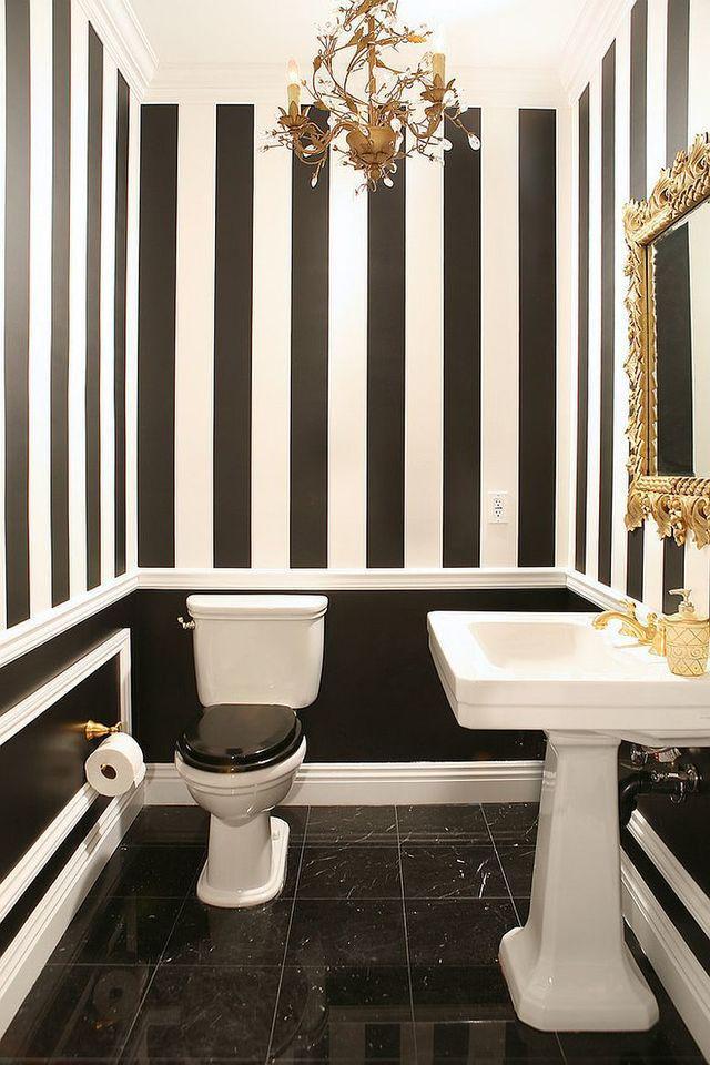 รูปภาพ:http://cdn.decoist.com/wp-content/uploads/2016/07/Gold-coupled-with-black-and-white-in-the-lovely-powder-room.jpg