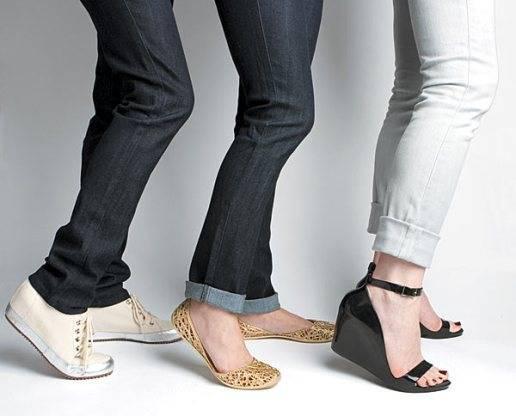 รูปภาพ:http://www.fashionwinsum.com/wp-content/uploads/2014/08/new-trend-of-casual-shoes-with-jeans-2014-for-girls-and-women-24.jpg