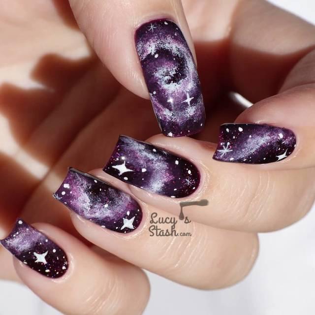 รูปภาพ:https://www.askideas.com/media/75/Purple-Galaxy-Nail-Art-With-Stars-Design-Idea.jpg