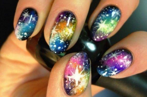 รูปภาพ:https://www.askideas.com/media/75/Rainbow-Color-Galaxy-Nails.jpg