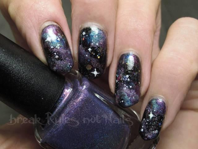 รูปภาพ:https://www.askideas.com/media/75/Amazing-Galaxy-Nail-Art-Design-Ideas.jpg