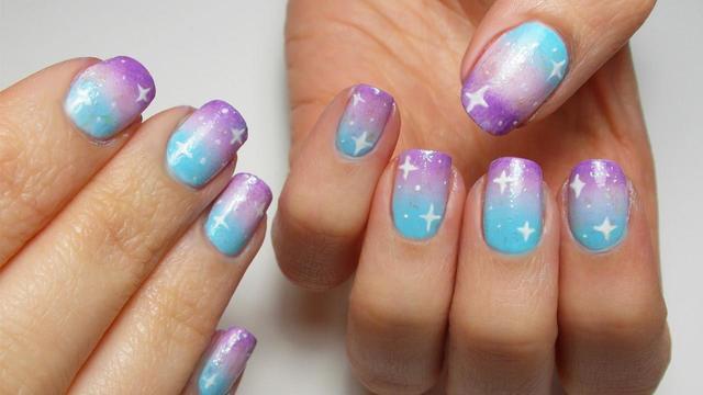 รูปภาพ:https://www.askideas.com/media/75/Blue-And-Purple-Ombre-Galaxy-Nail-Art-Design-Idea.jpg