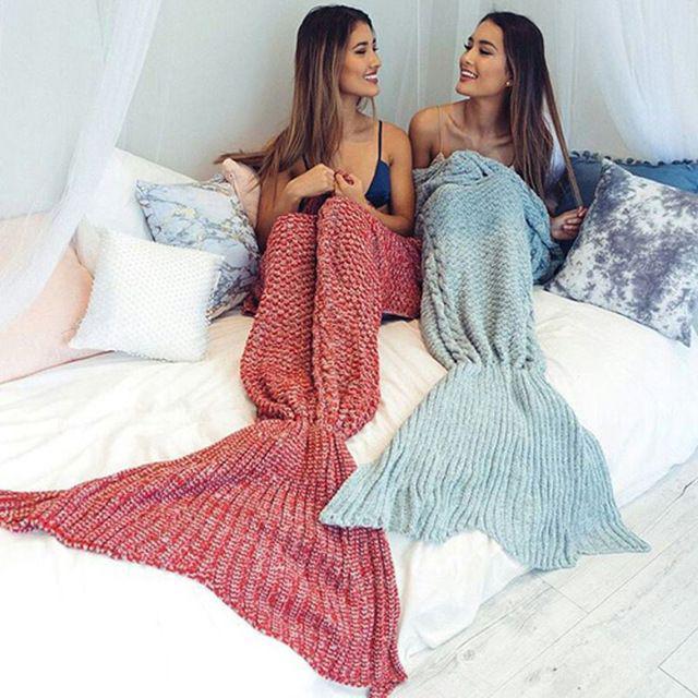 รูปภาพ:https://ae01.alicdn.com/kf/HTB1jvctLXXXXXa8XpXXq6xXFXXXq/Handmade-Crochet-Knitted-Mermaid-Blanket-Kids-Adult-Warm-Fishtail-Blanket-Throw-Bed-Wrap-Sofa-Sleeping-Bag.jpg_640x640.jpg