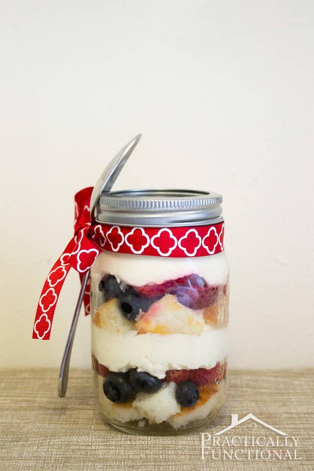 รูปภาพ:http://practicallyfunctional.com/wp-content/uploads/2013/09/Summer-Peach-Blueberry-Trifle-Recipe-13.jpg