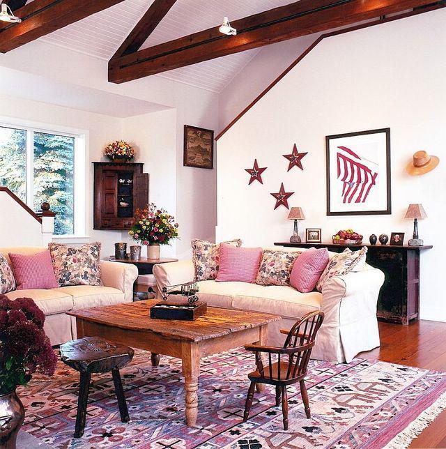 รูปภาพ:http://cdn.decoist.com/wp-content/uploads/2015/12/Pink-farmhouse-style-living-room-with-a-cheerful-breezy-vibe.jpg