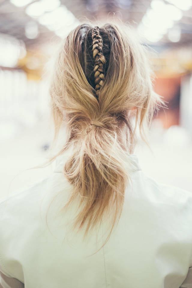 รูปภาพ:http://www.hairromance.com/wp-content/uploads/2015/04/MBFWA-Fashion-week-braids-Jennifer-Kate-3.jpg