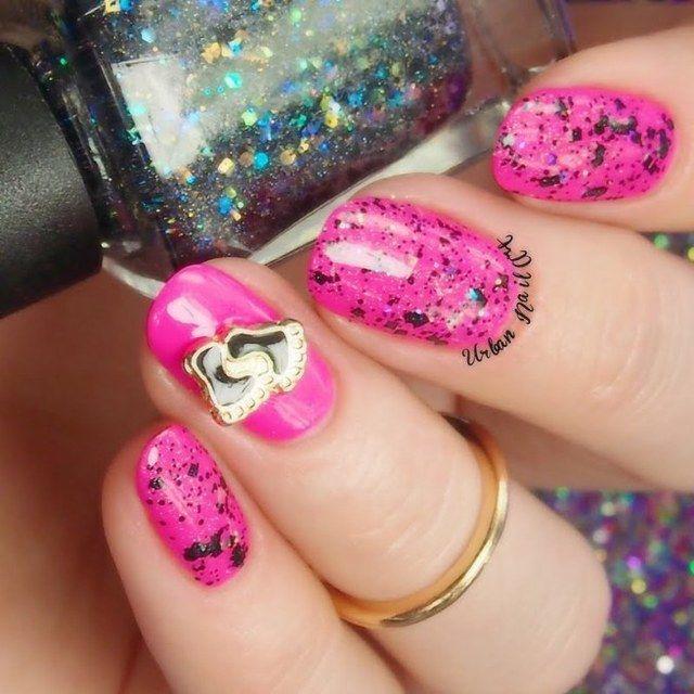 รูปภาพ:http://bmodish.com/wp-content/uploads/2016/02/pink-with-black-splatter-nails-bmodish.jpg