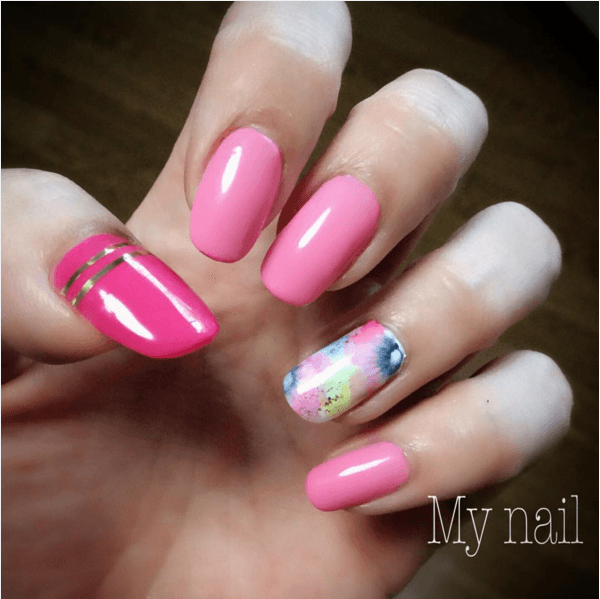 รูปภาพ:http://bmodish.com/wp-content/uploads/2016/02/pink-floral-accent-nail-design-bmodish.png