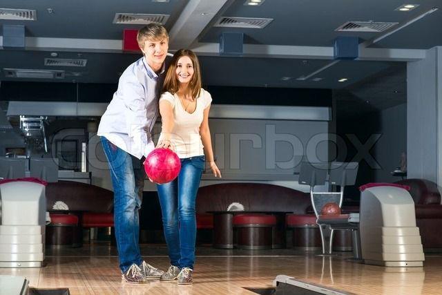 รูปภาพ:https://www.colourbox.com/preview/6981066-young-couple-plays-bowling.jpg