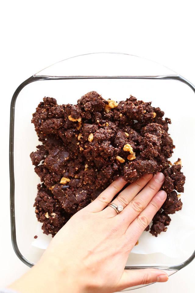 รูปภาพ:http://cdn3.minimalistbaker.com/wp-content/uploads/2015/03/30-minute-Two-Layer-No-Bake-Brownies-So-fudgy-and-rich-vegan-glutenfree.jpg