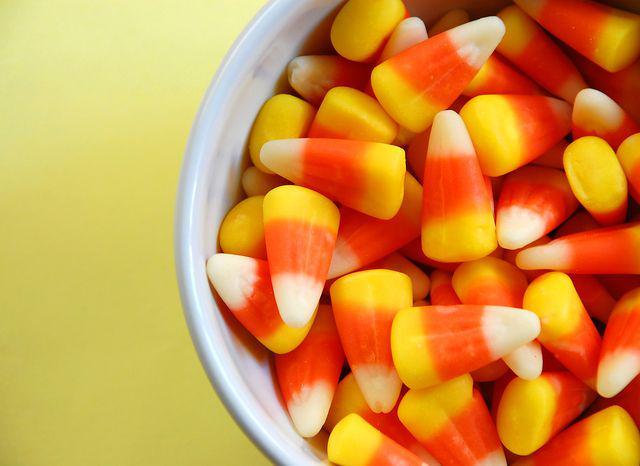 รูปภาพ:http://moremove.com/mmV5/wp-content/uploads/2013/10/candy-corn-1.jpg