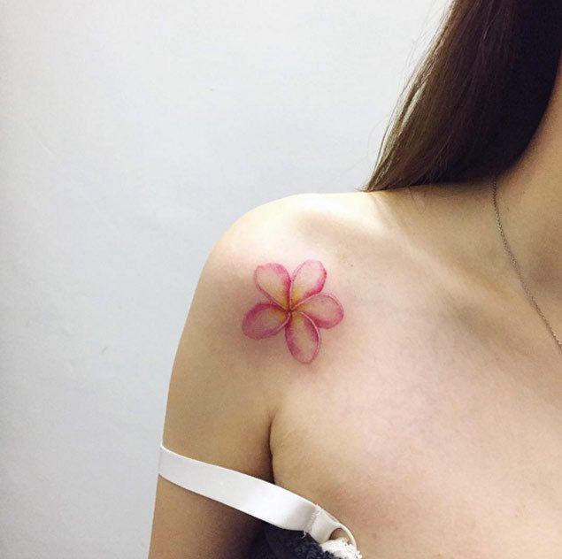 รูปภาพ:http://tattooblend.com/wp-content/uploads/2016/02/floral-shoulder-tattoo-design.jpg
