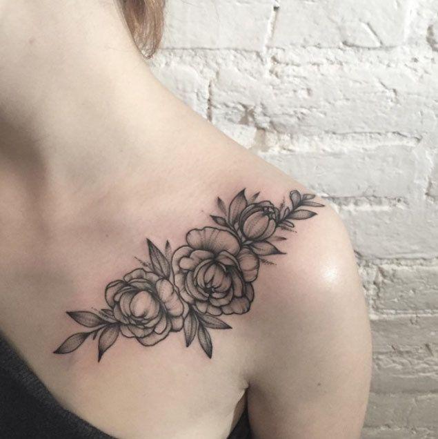 รูปภาพ:http://tattooblend.com/wp-content/uploads/2016/02/blackwork-floral-shoulder-tattoo.jpg