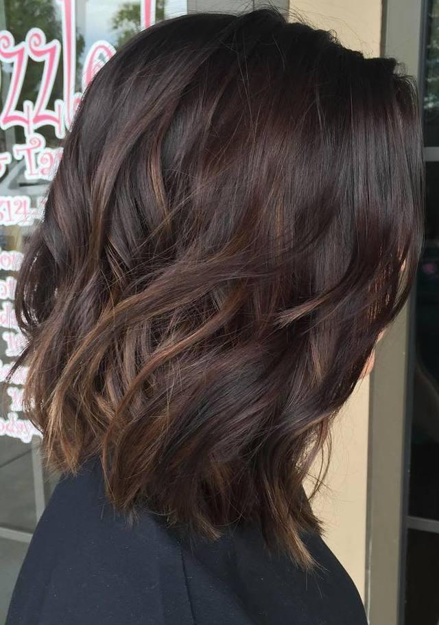 รูปภาพ:http://www.foliver.com/wp-content/uploads/2016/06/9-medium-dark-brown-hair-with-subtle-balayage.jpg