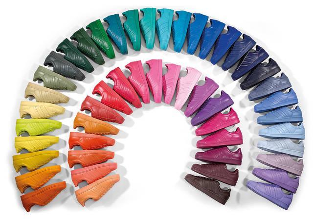 รูปภาพ:http://cdn.sneakernews.com/wp-content/uploads/2015/03/pharrell-adidas-supercolor-50-colors-1.jpg