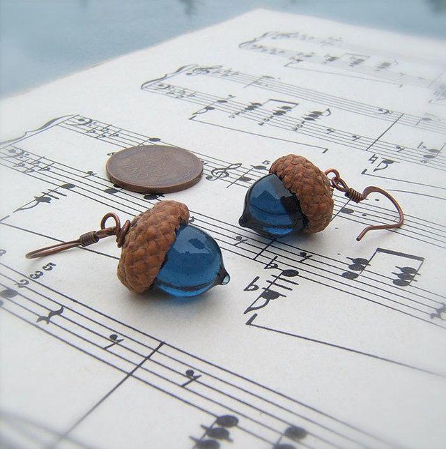 รูปภาพ:http://static.boredpanda.com/blog/wp-content/uploads/2016/09/glass-acorn-jewelry-necklaces-earrings-bullseyebeads-2-1.jpg