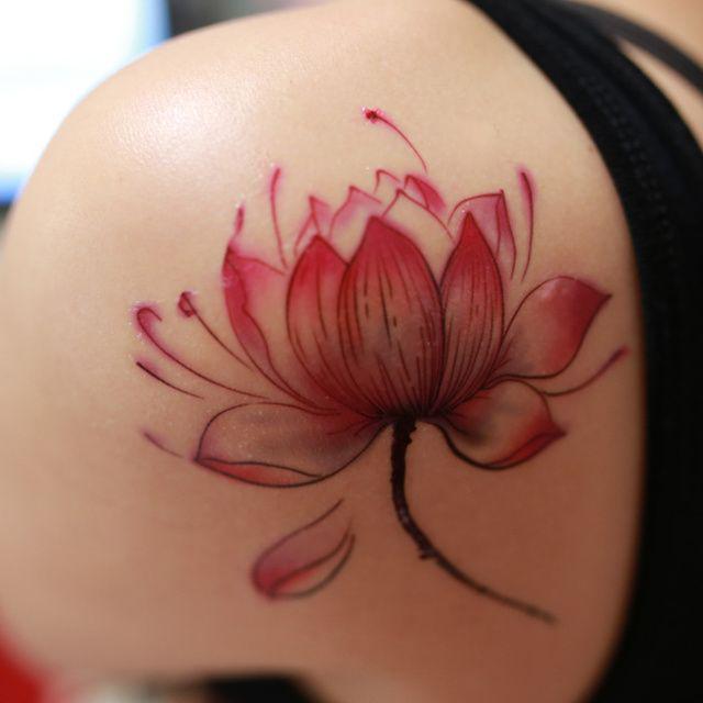 รูปภาพ:http://www.shouldertattoos.org/wp-content/uploads/2016/06/Red-Lotus-Flower-Tattoo-st3077.jpg