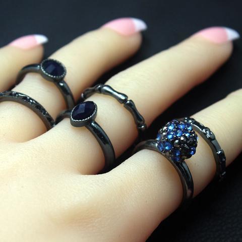 รูปภาพ:https://cdn.shopify.com/s/files/1/1264/8715/products/6pcs-lot-2016-New-Fashion-Vintage-Punk-Black-Ring-Sets-For-Women-Gift-Blue-Rhinestone-Skull_large.jpg?v=1462095116