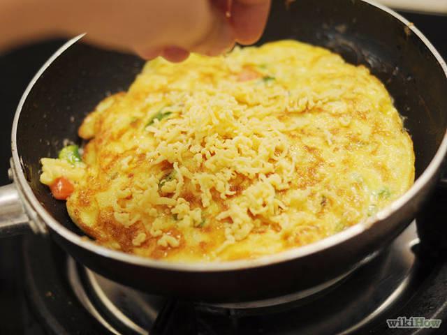 รูปภาพ:http://pad3.whstatic.com/images/thumb/a/a7/Make-an-Instant-Noodle-Omelette-Step-8.jpg/670px-Make-an-Instant-Noodle-Omelette-Step-8.jpg