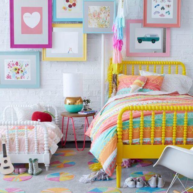 ภาพประกอบบทความ ไอเดียแต่งห้องนอนให้น่ารักด้วย 'สีสันสดใส' ให้ความรู้สีกสดชื่น รับเช้าวันใหม่ 