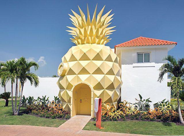 รูปภาพ:http://static.boredpanda.com/blog/wp-content/uploads/2016/09/spongebob-squarepants-hotel-pineapple-nickelodeon-resort-punta-cana-13.jpg