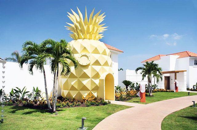 รูปภาพ:http://static.boredpanda.com/blog/wp-content/uploads/2016/09/spongebob-squarepants-hotel-pineapple-nickelodeon-resort-punta-cana-27.jpg