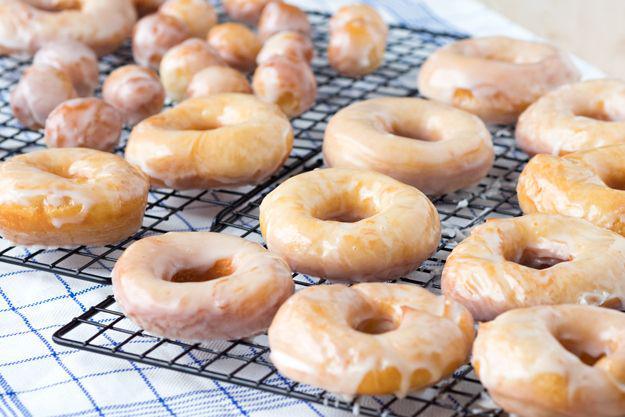 รูปภาพ:http://www.theworktop.com/wp-content/uploads/2015/06/Glazed-Donuts-krispy-kreme-recipe-copycat.jpg