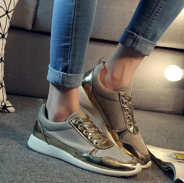 รูปภาพ:http://g01.a.alicdn.com/kf/HTB1sEPsJpXXXXXEXXXXq6xXFXXXC/Women-shoes-2016-New-Fashion-Brand-shoes-for-women-Casual-shoes-flat-gold-black-white-shoes.jpg