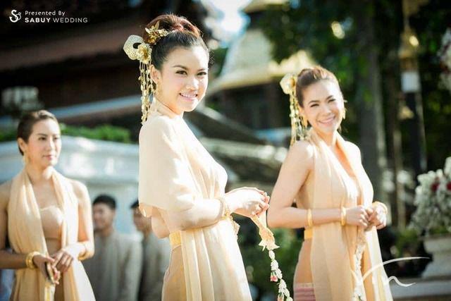 รูปภาพ:https://s3-ap-southeast-1.amazonaws.com/sabuywedding/images/stories/56fb884fde021d9f6d1ce199/56fb898ade021d9f6d1ce1a2.jpg