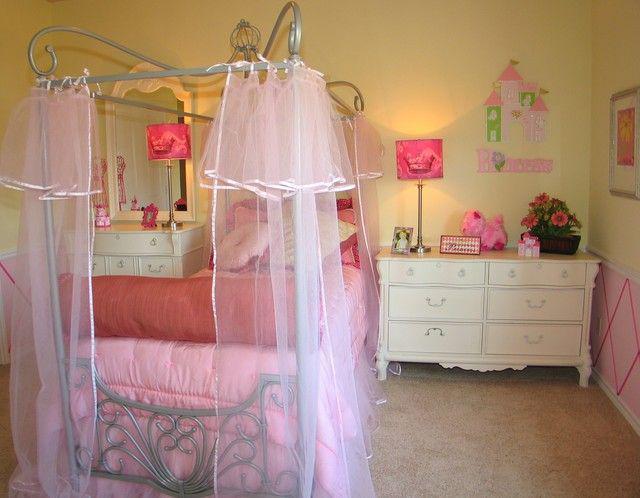 รูปภาพ:http://homayan.com/wp-content/uploads/2016/04/Pink-Kid-Bedside-Table-Lamps-on-Vintage-White-Bedroom-Drawers-beside-Little-Girl-Canopy-Bed.jpg