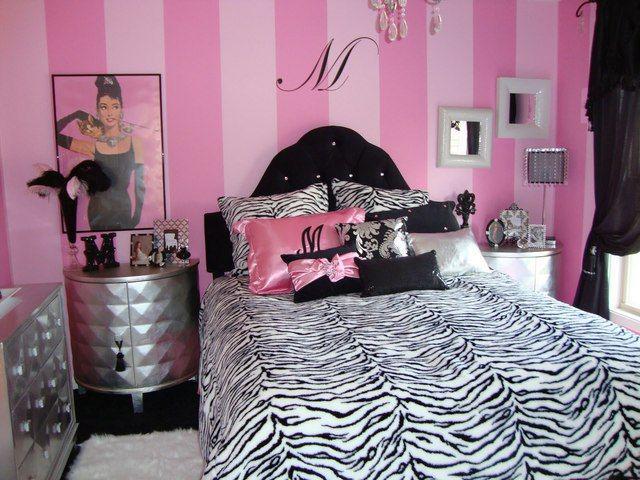 รูปภาพ:http://homegoid.com/wp-content/uploads/2015/11/wonderful-pink-white-blue-black-wood-glass-modern-design-bedroom-girls-pink-teenage-line-wall-paint-wall-mirror-cover-bed-tiger-cushion-end-table-white-rug-leather-at-bedroom-with-contemporary-bedroom.jpg