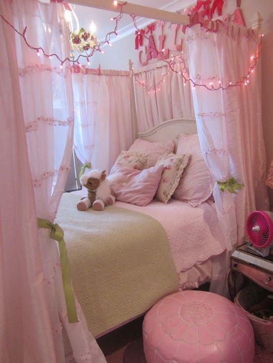 รูปภาพ:http://baanstyle.com/wp-content/uploads/2013/02/pink-bedroom-design-idea-07.jpg