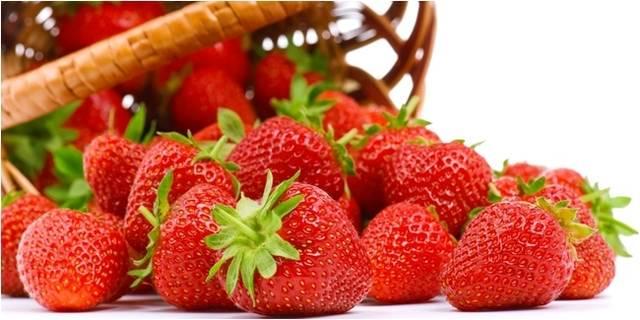 รูปภาพ:http://cdn.klimg.com/vemale.com/headline/650x325/2013/04/mencegah-plak-di-gigi-dengan-buah-strawberry.jpg