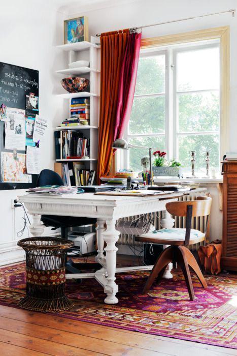 รูปภาพ:http://www.digsdigs.com/photos/floppy-but-refined-boho-chic-home-offices-28.jpg