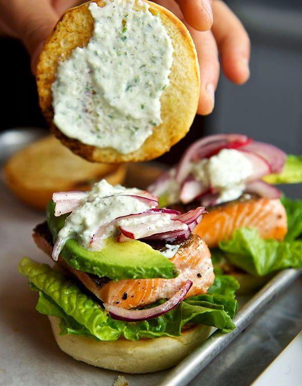 รูปภาพ:http://boredfastfood.com/wp-content/uploads/2015/06/salmon-burger-with-yogurt-sauce-best-fast-healthy-seafood-lunch-meal-idea.jpg