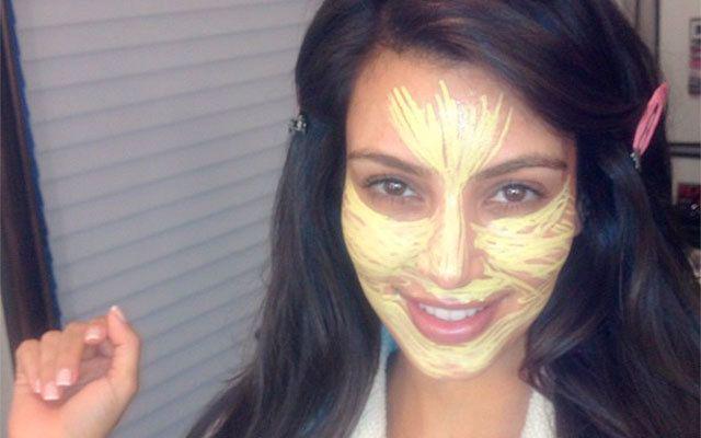 รูปภาพ:http://cosmouk.cdnds.net/cm/14/31/640x400/53d577915d32e_-_kim-kardashian-concealer-lgnnew.jpg