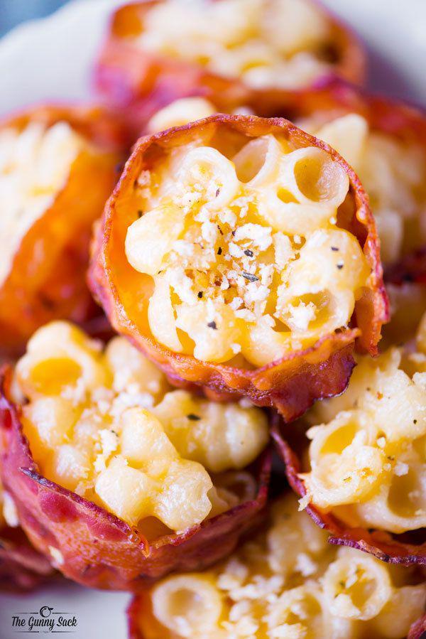 รูปภาพ:http://www.thegunnysack.com/wp-content/uploads/2015/12/Bacon-Macaroni-and-Cheese-Bites.jpg