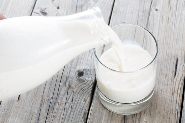 รูปภาพ:http://www.medicalnewstoday.com/content/images/articles/284/284530/glass-of-milk.jpg