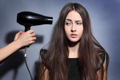 รูปภาพ:http://www.evergreenbeauty.edu/wp-content/uploads/2014/07/hair-drying-myths.jpg