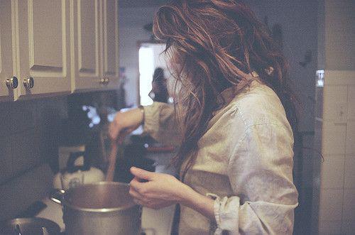 รูปภาพ:http://s1.favim.com/orig/22/cook-cooking-girl-hair-Favim.com-212868.jpg