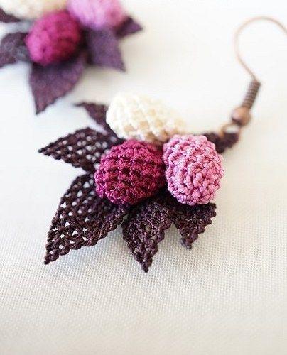 รูปภาพ:https://static.artfire.com/uploads/products/2015/09/29/7d/12448034/large/ivory_and_yellow_berry_crochet_earrings_b7764dc5_511800.jpg