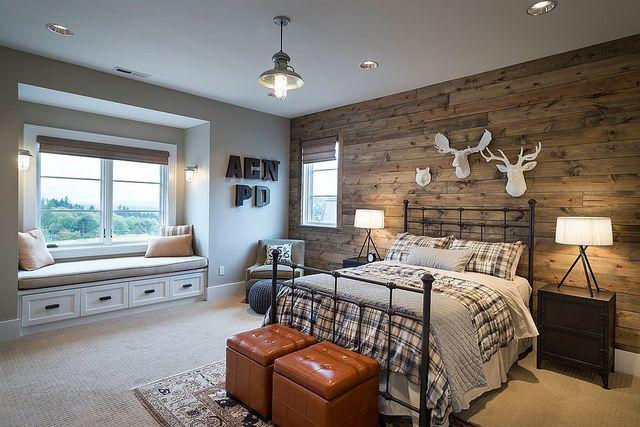 รูปภาพ:http://cdn.decoist.com/wp-content/uploads/2016/09/Smart-reclaimed-wood-wall-brings-a-hint-of-cabin-style-to-the-modern-bedroom.jpg
