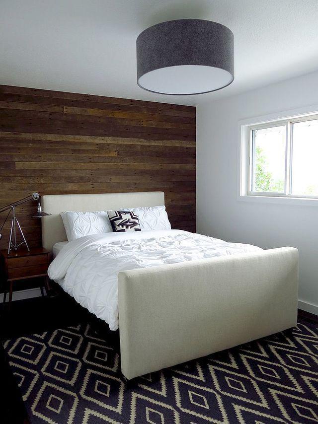 รูปภาพ:http://cdn.decoist.com/wp-content/uploads/2016/09/Reclaimed-wood-wall-feature-for-the-contemporary-bedroom.jpg