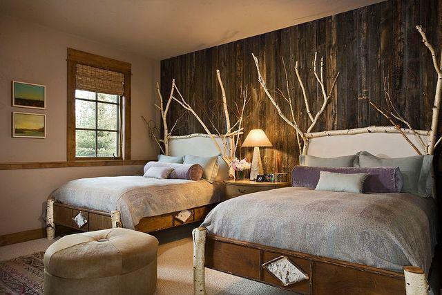 รูปภาพ:http://cdn.decoist.com/wp-content/uploads/2016/09/Birch-wood-and-reclaimed-wood-wall-are-perfect-for-the-comfy-rustic-bedroom.jpg