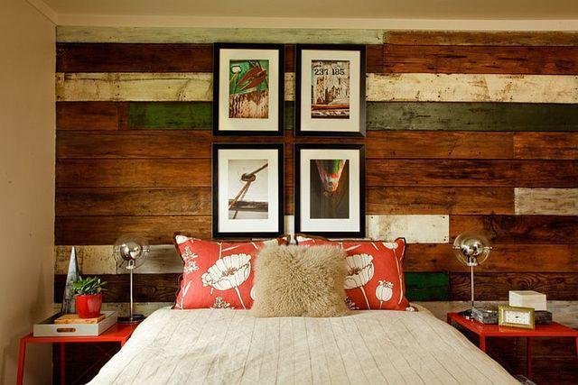 รูปภาพ:http://cdn.decoist.com/wp-content/uploads/2016/09/Gorgeous-beach-style-bedroom-with-a-unique-reclaimed-wood-accent-wall.jpg