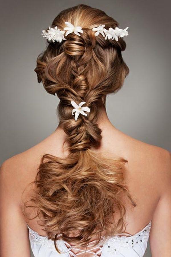 รูปภาพ:http://www.cuded.com/wp-content/uploads/2014/03/14-wedding-hairstyle-2014.jpg