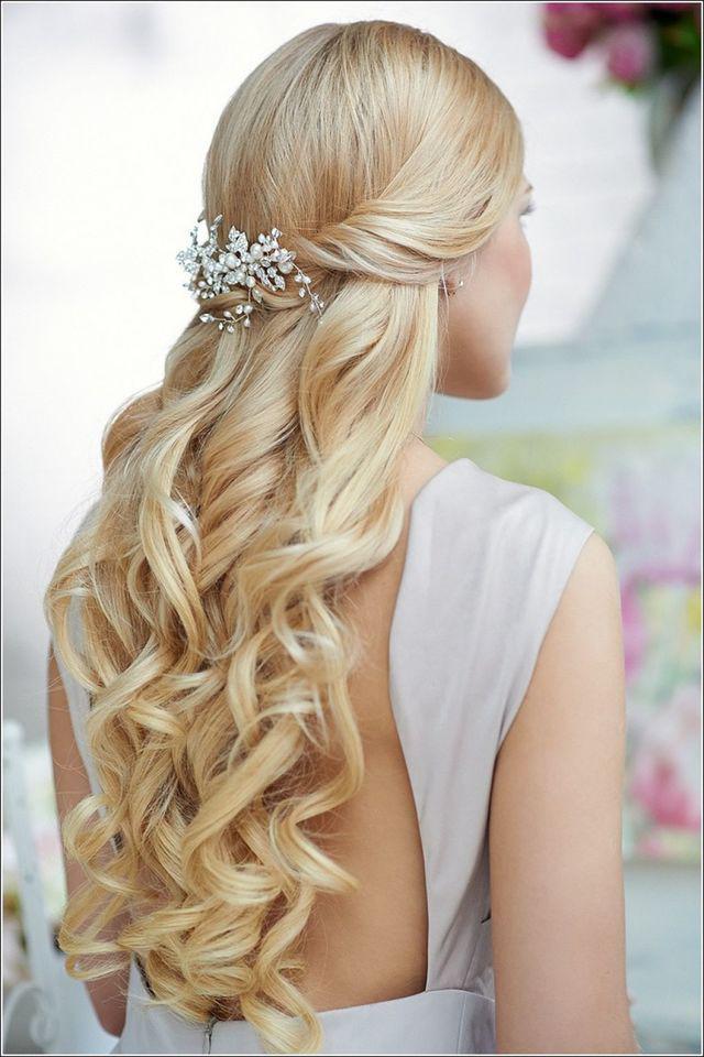 รูปภาพ:http://www.bestmediumhaircut.us/wp-content/uploads/2015/10/half-up-half-down-prom-hairstyles-560f39f9a660e.jpg