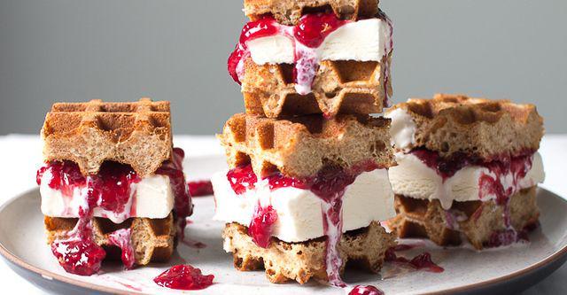 รูปภาพ:http://greatist.com/sites/default/files/ice-cream-sandwiches_0.jpg